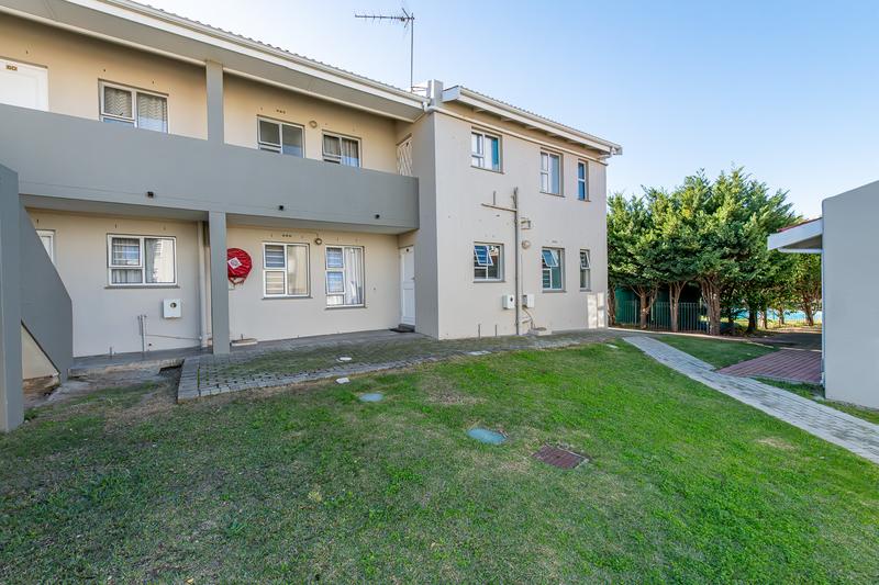 1 Bedroom Property for Sale in Oakglen Western Cape